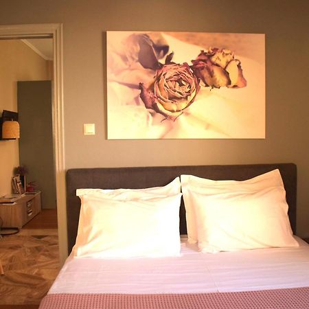 Myron & Gabby'S House Apartment โมเน็มวาซี ภายนอก รูปภาพ